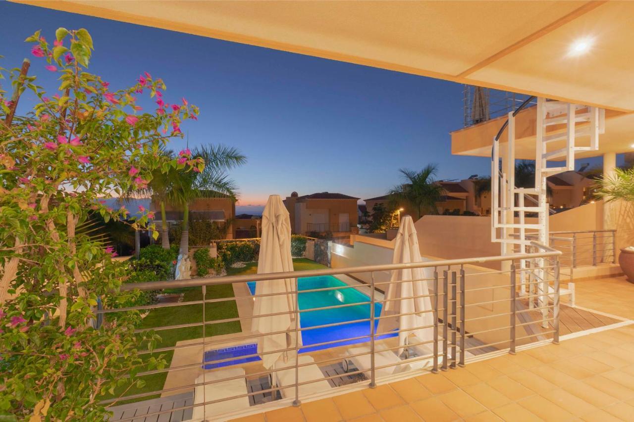 My Island Escape - Sea Views - Private Pool, Sauna Willa
