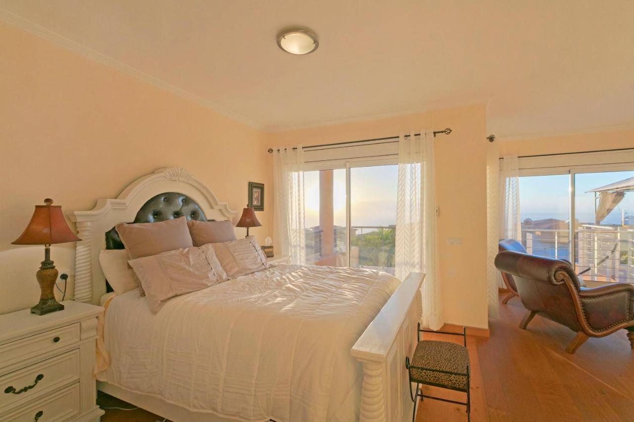 My Island Escape - Sea Views - Private Pool, Sauna Willa