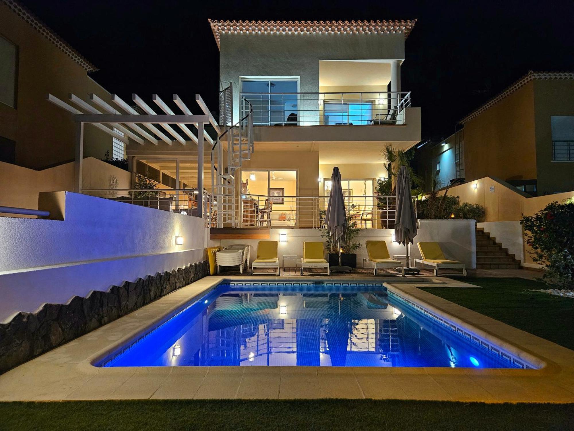 Willa My Island Escape - Sea Views - Private Pool, Sauna